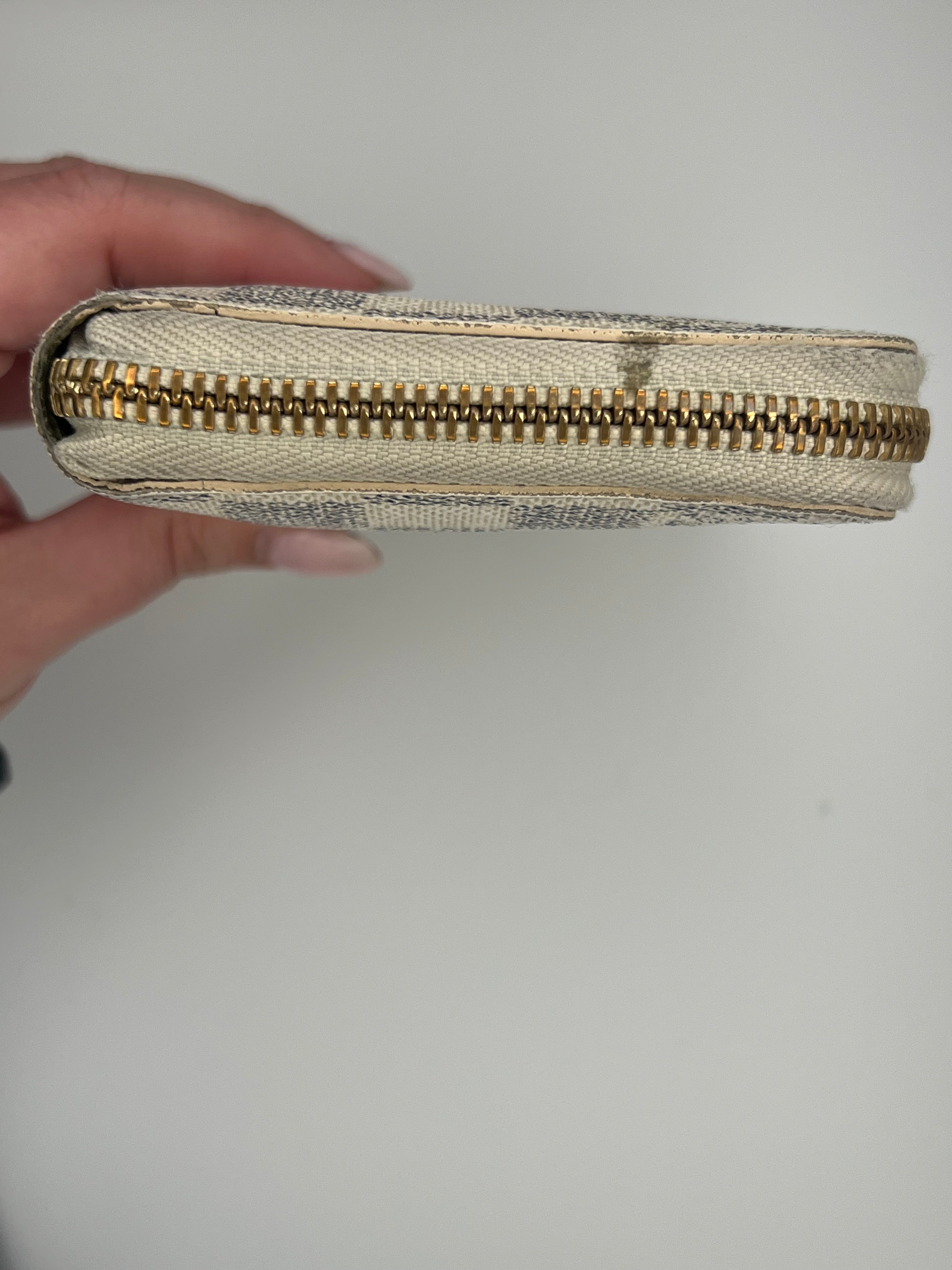 Louis Vuitton azure zippy wallet