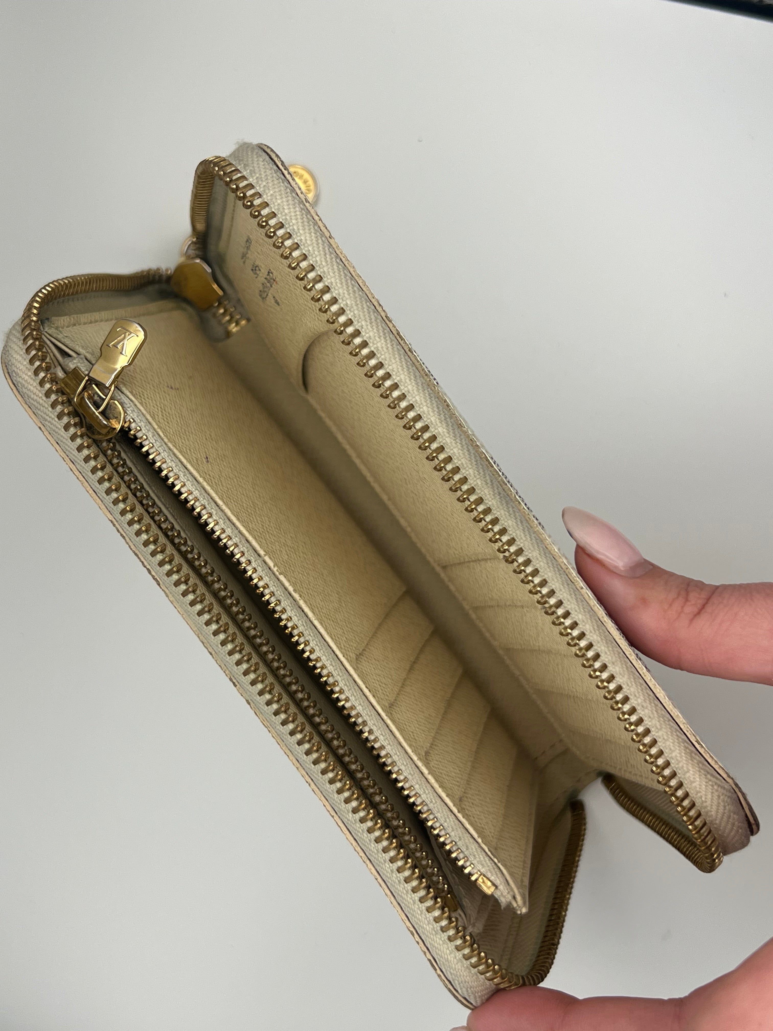 Louis Vuitton azure zippy wallet
