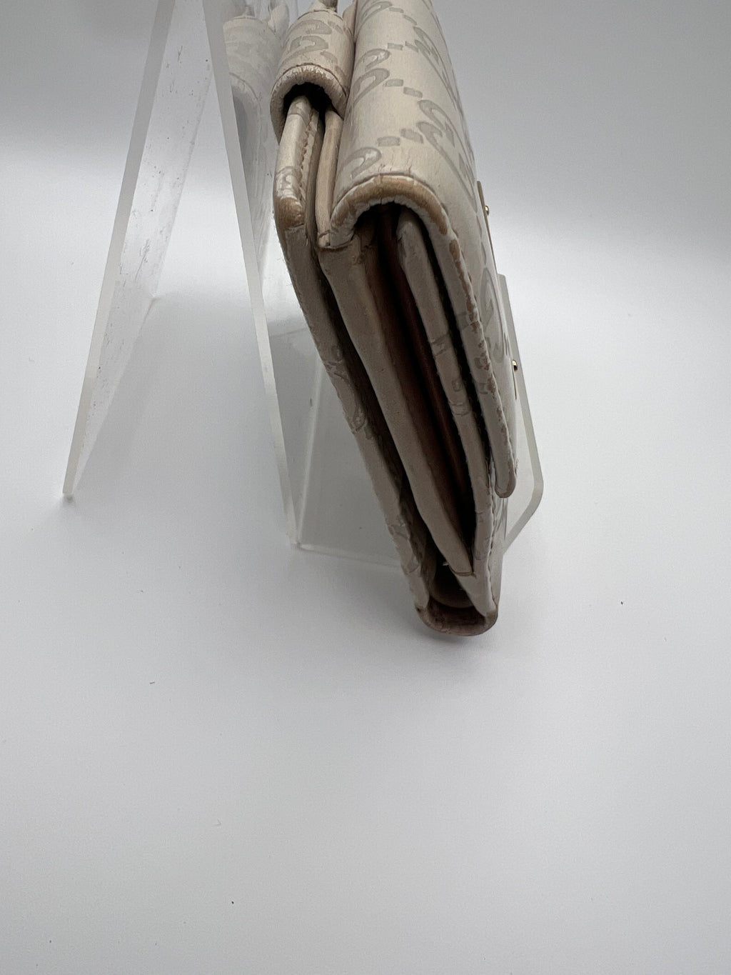 Gucci Ivory Guccissima wallet