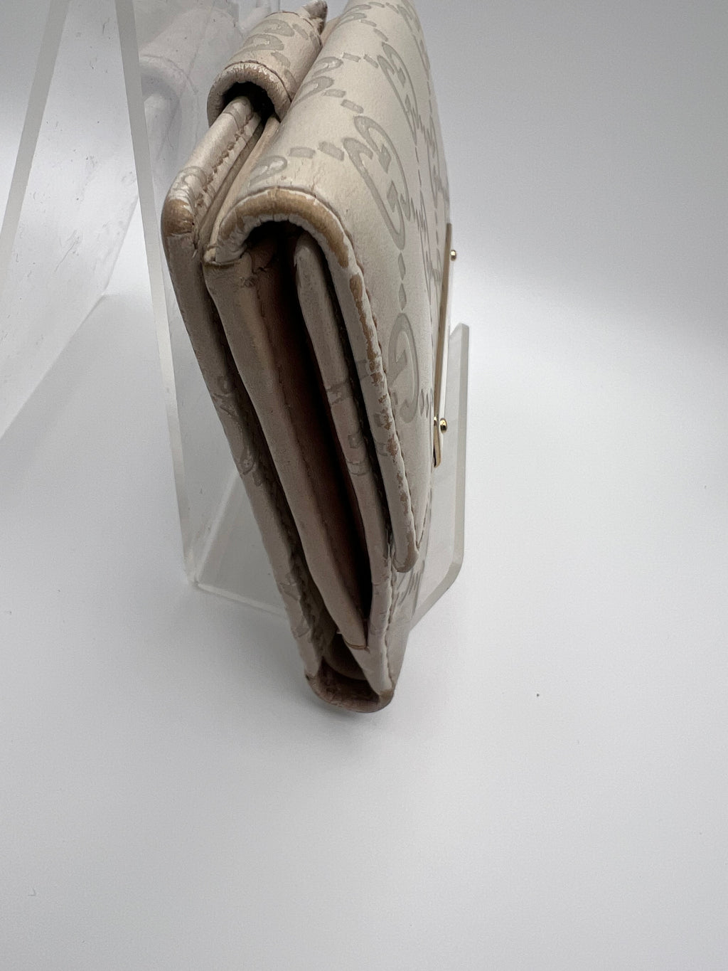 Gucci Ivory Guccissima wallet