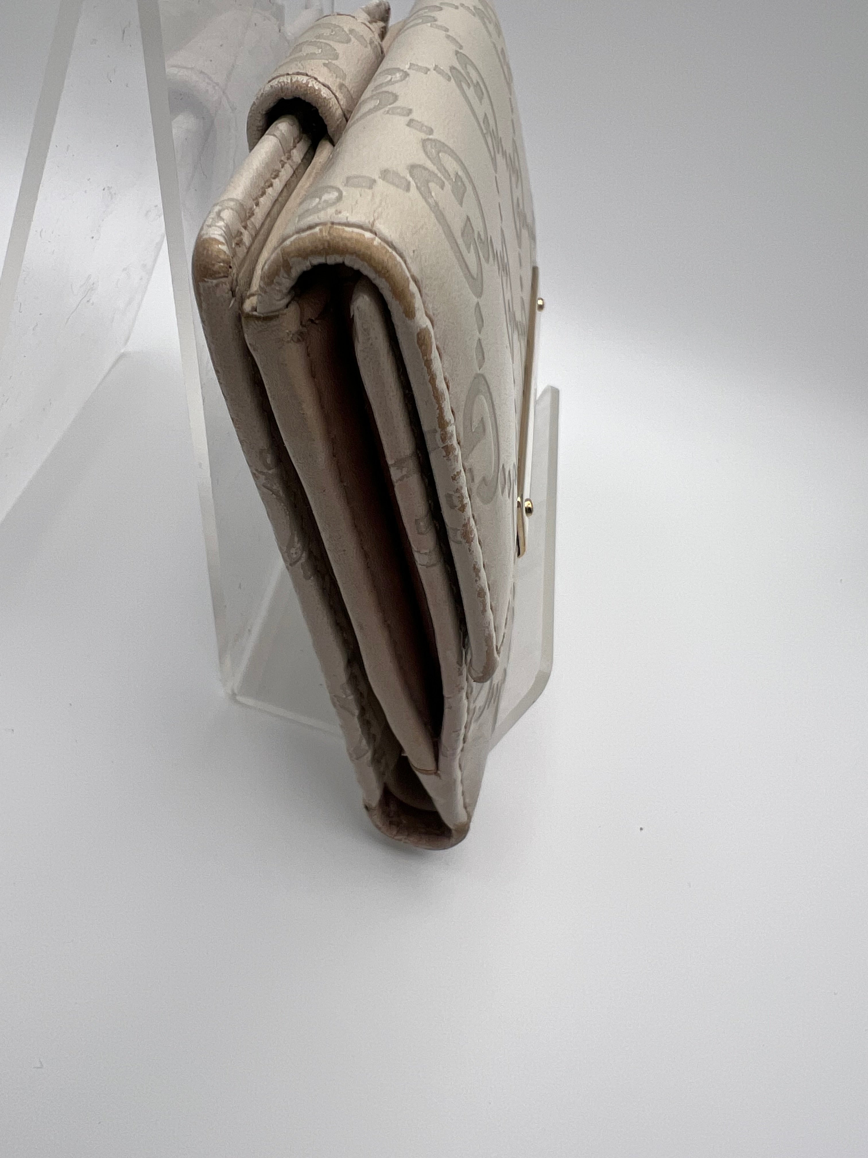 Gucci Ivory Guccissima wallet