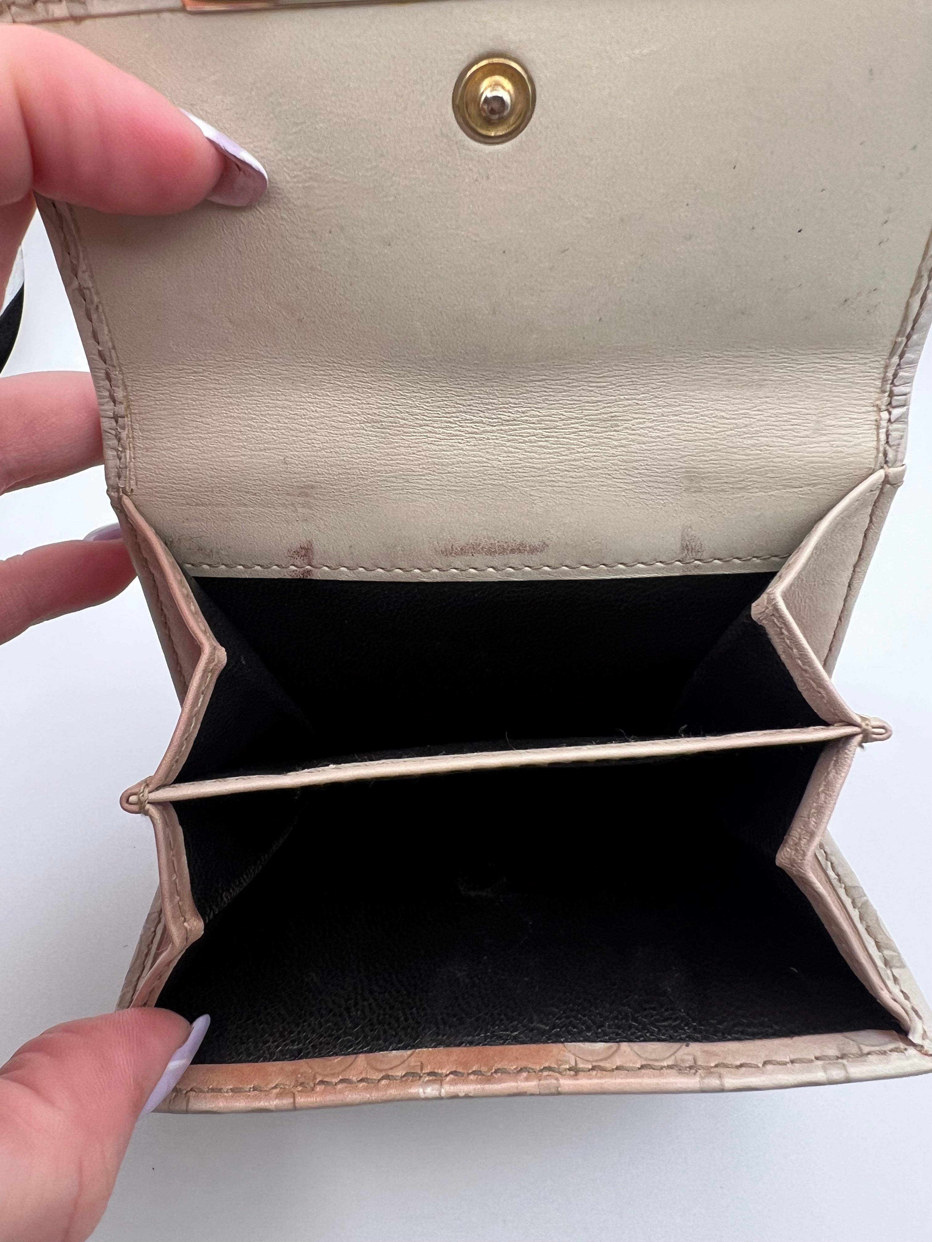 Gucci Ivory Guccissima wallet