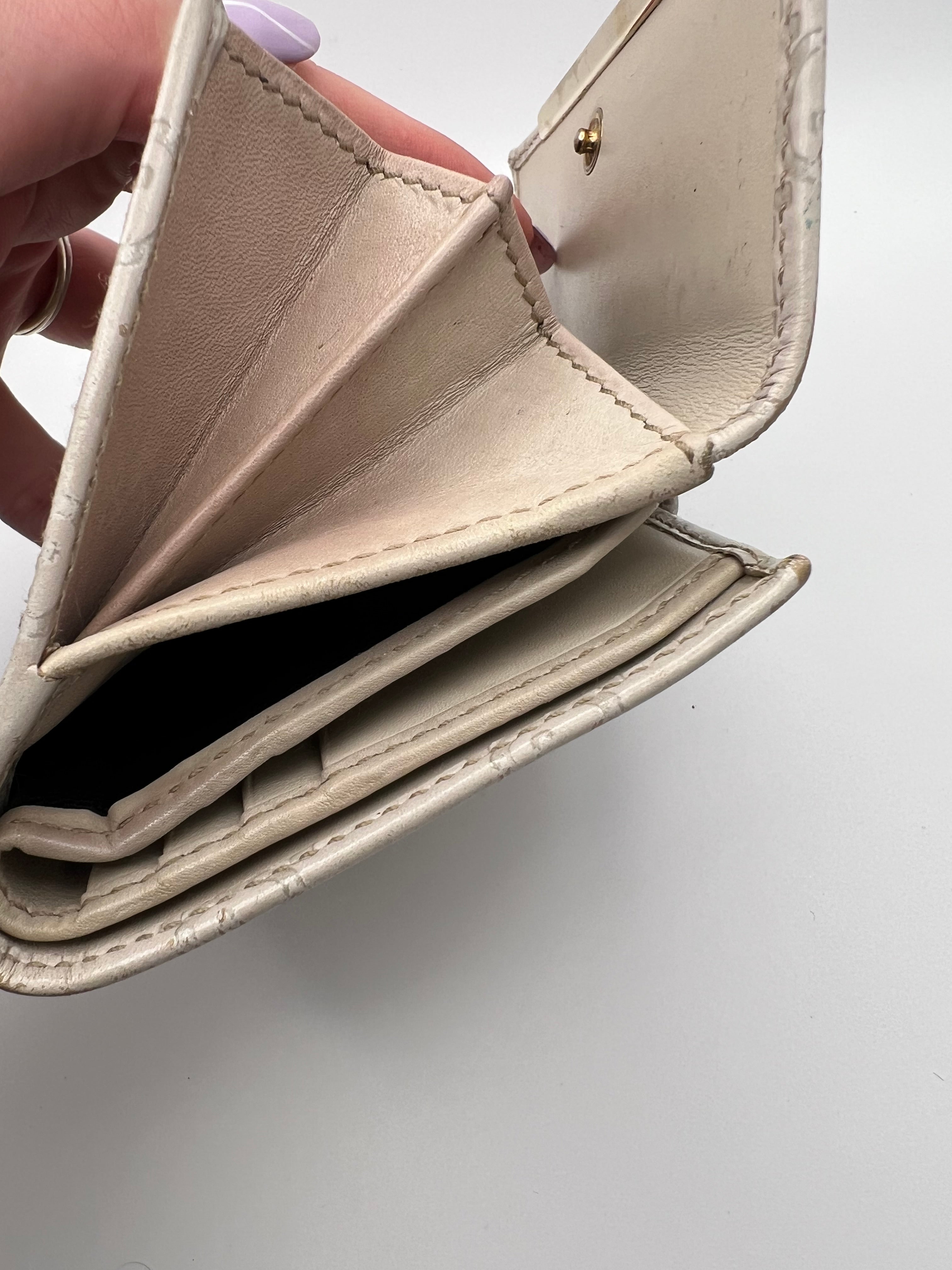 Gucci Ivory Guccissima wallet