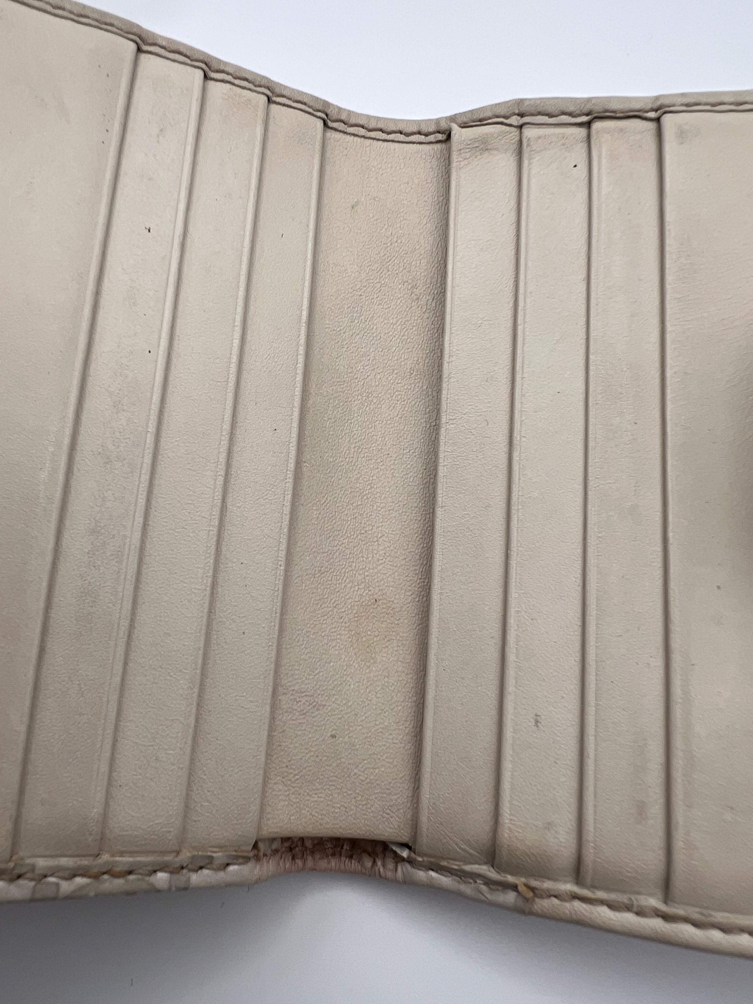 Gucci Ivory Guccissima wallet