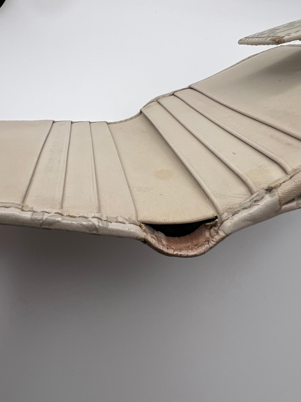 Gucci Ivory Guccissima wallet