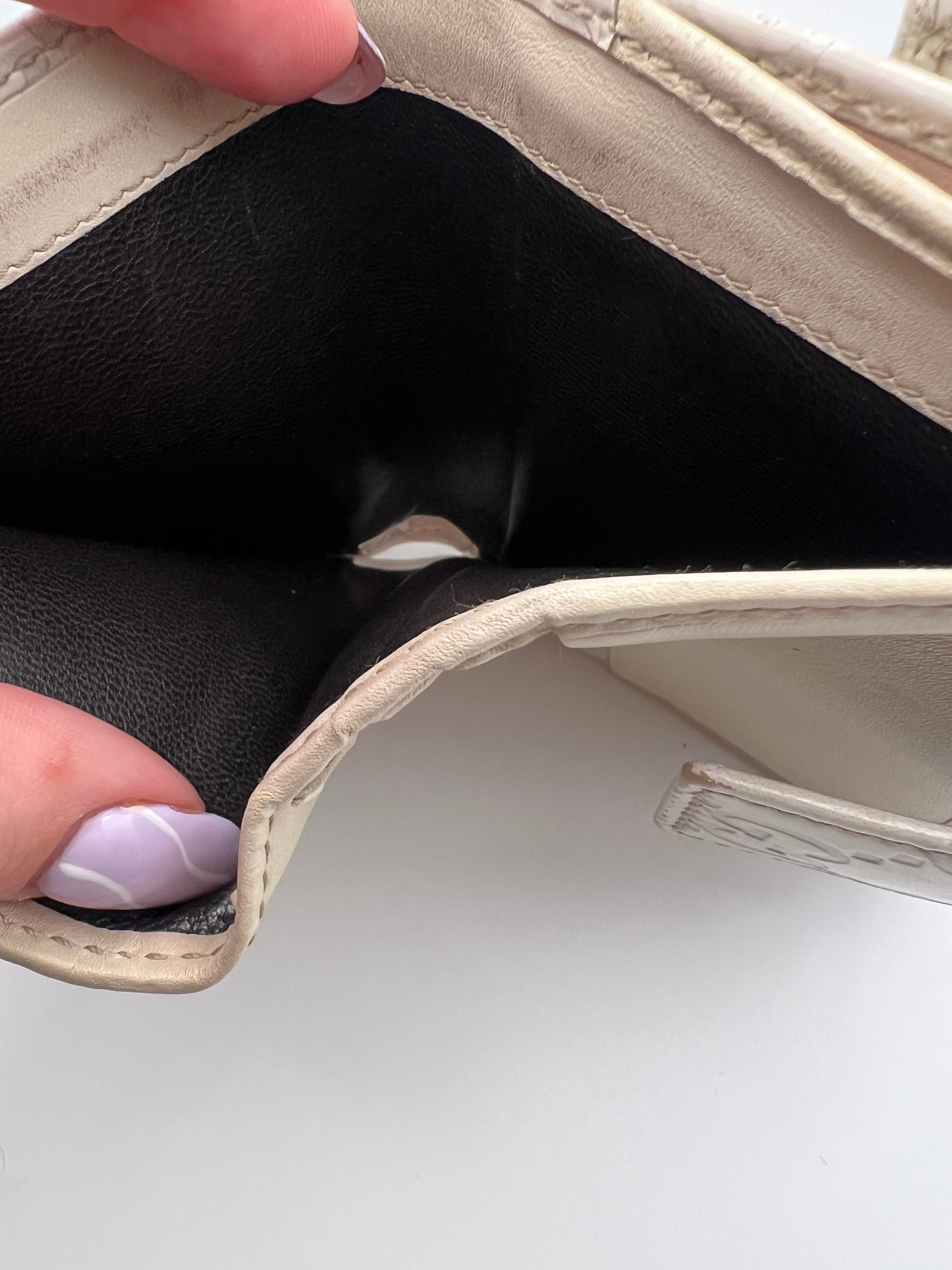 Gucci Ivory Guccissima wallet