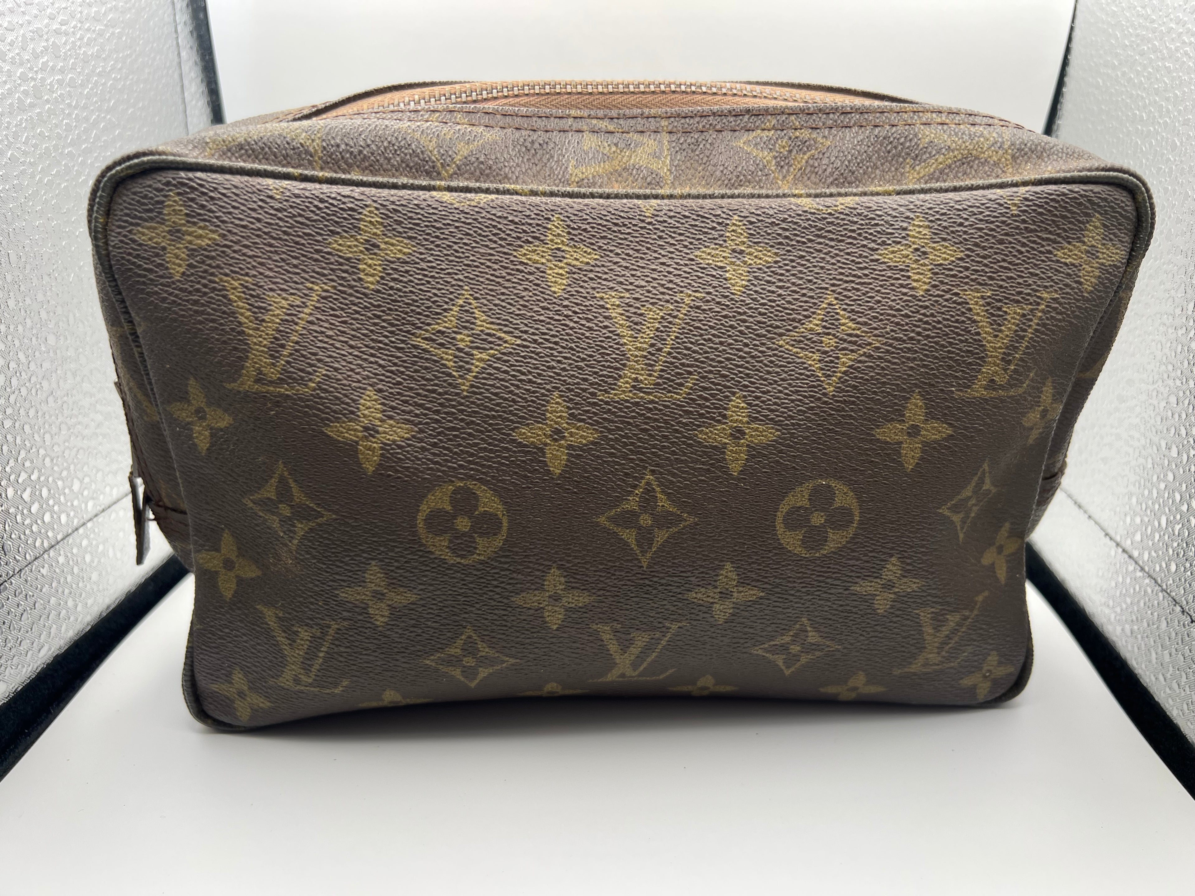 Louis Vuitton Trousse 23