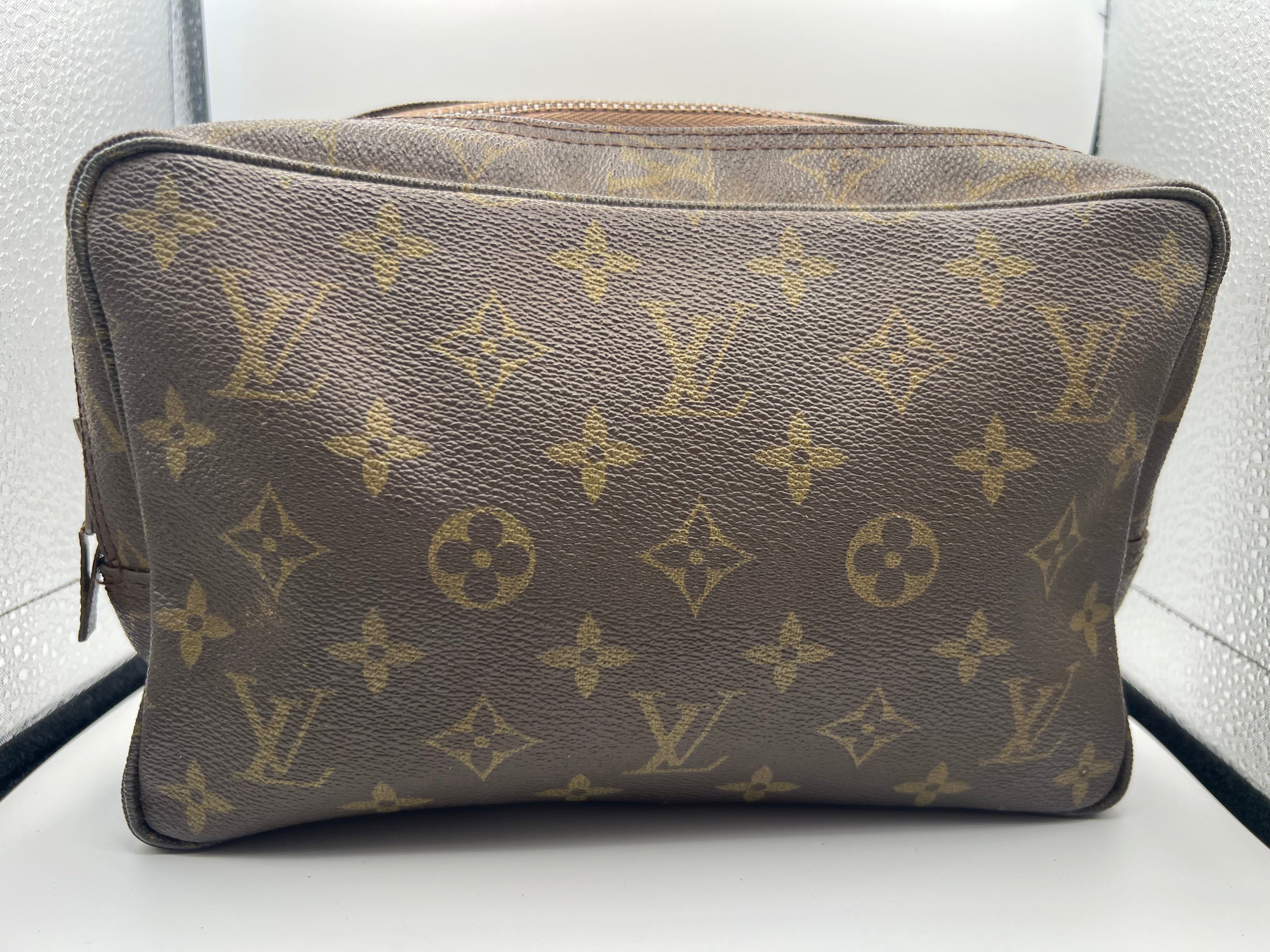 Louis Vuitton Trousse 23
