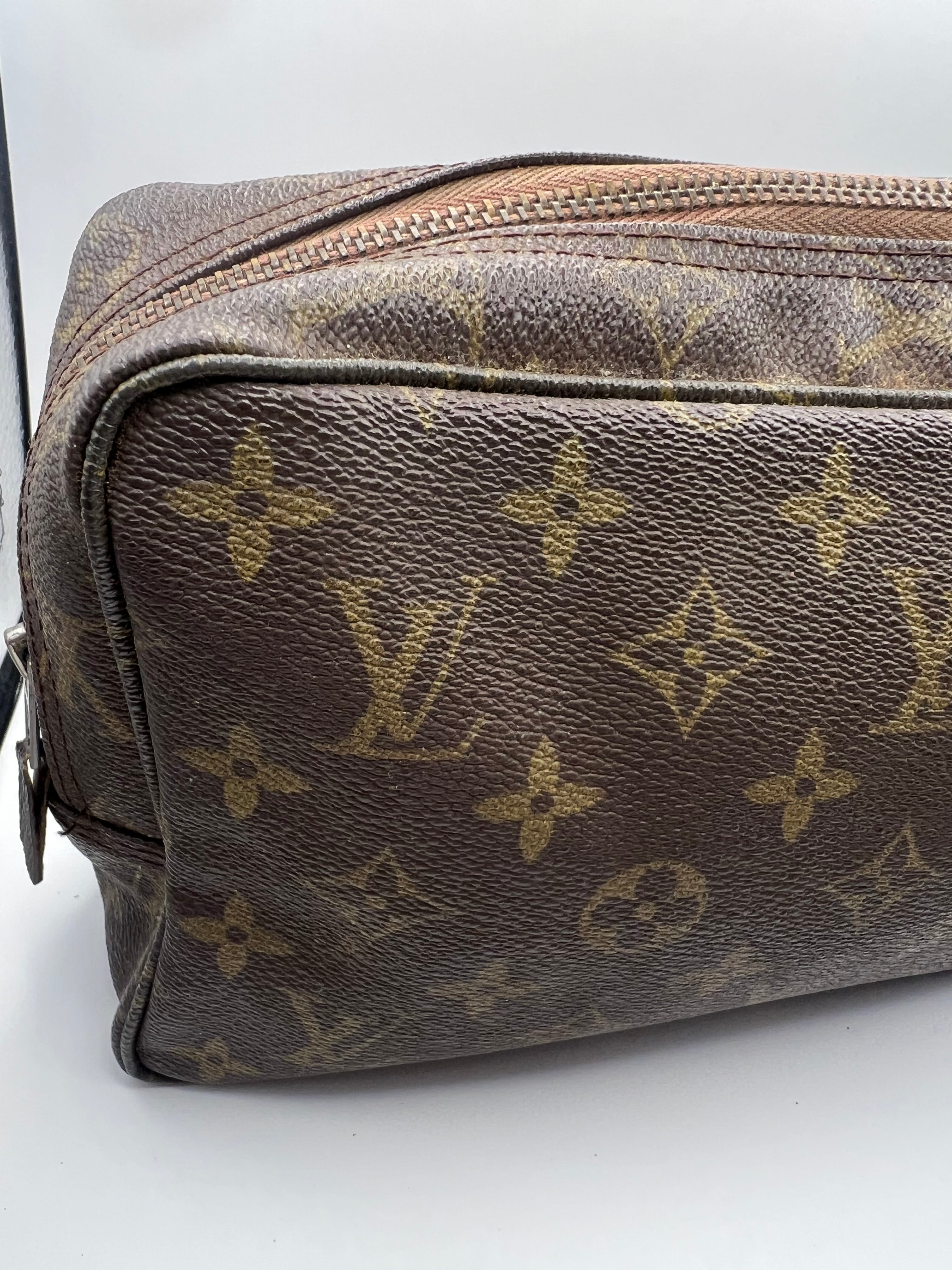 Louis Vuitton Trousse 23