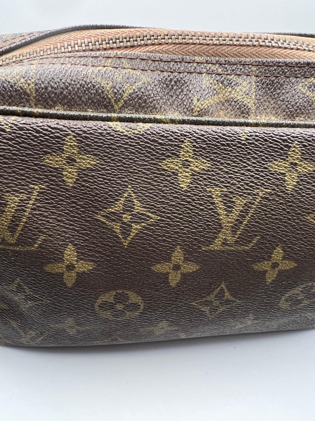 Louis Vuitton Trousse 23