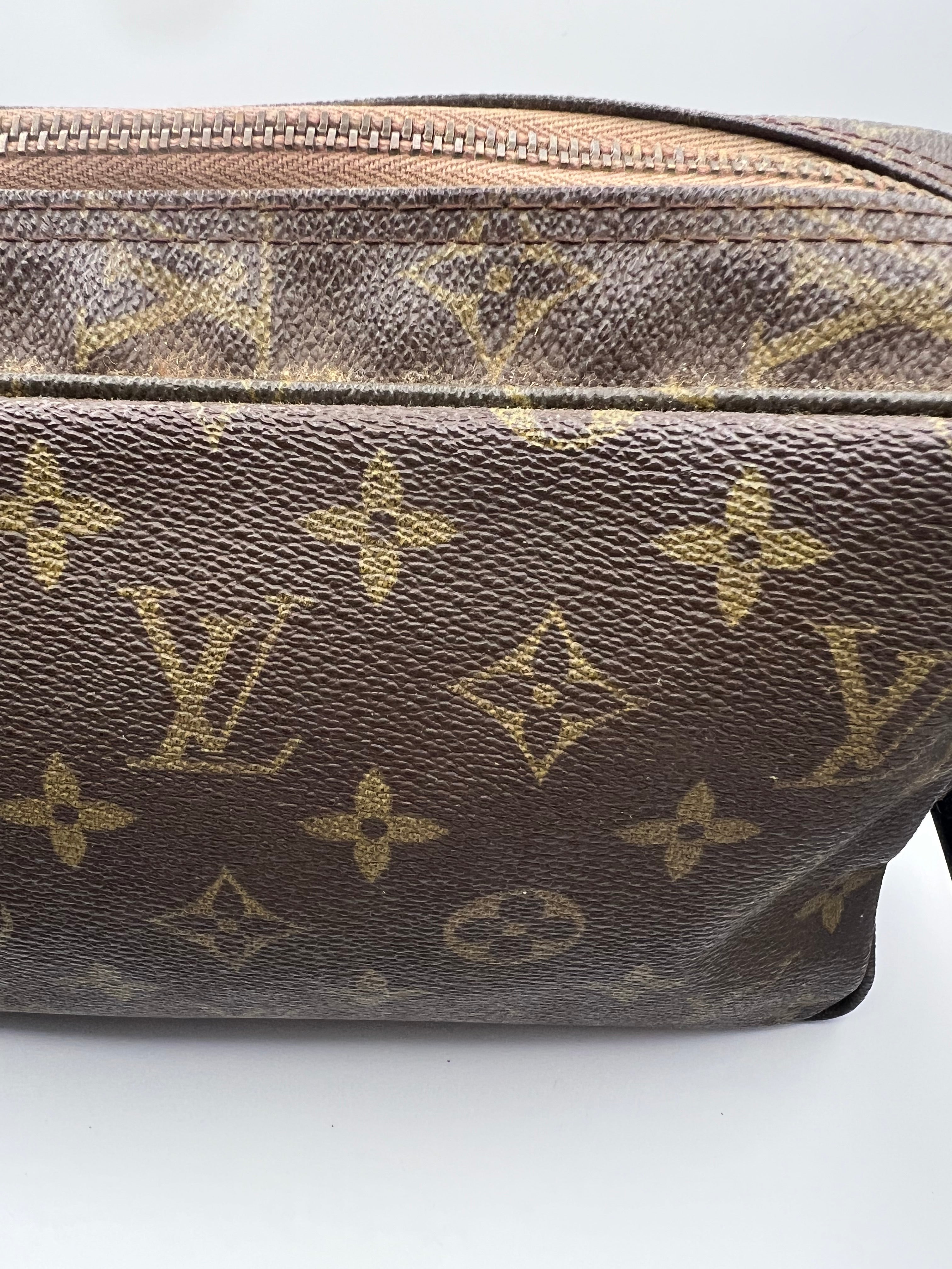Louis Vuitton Trousse 23