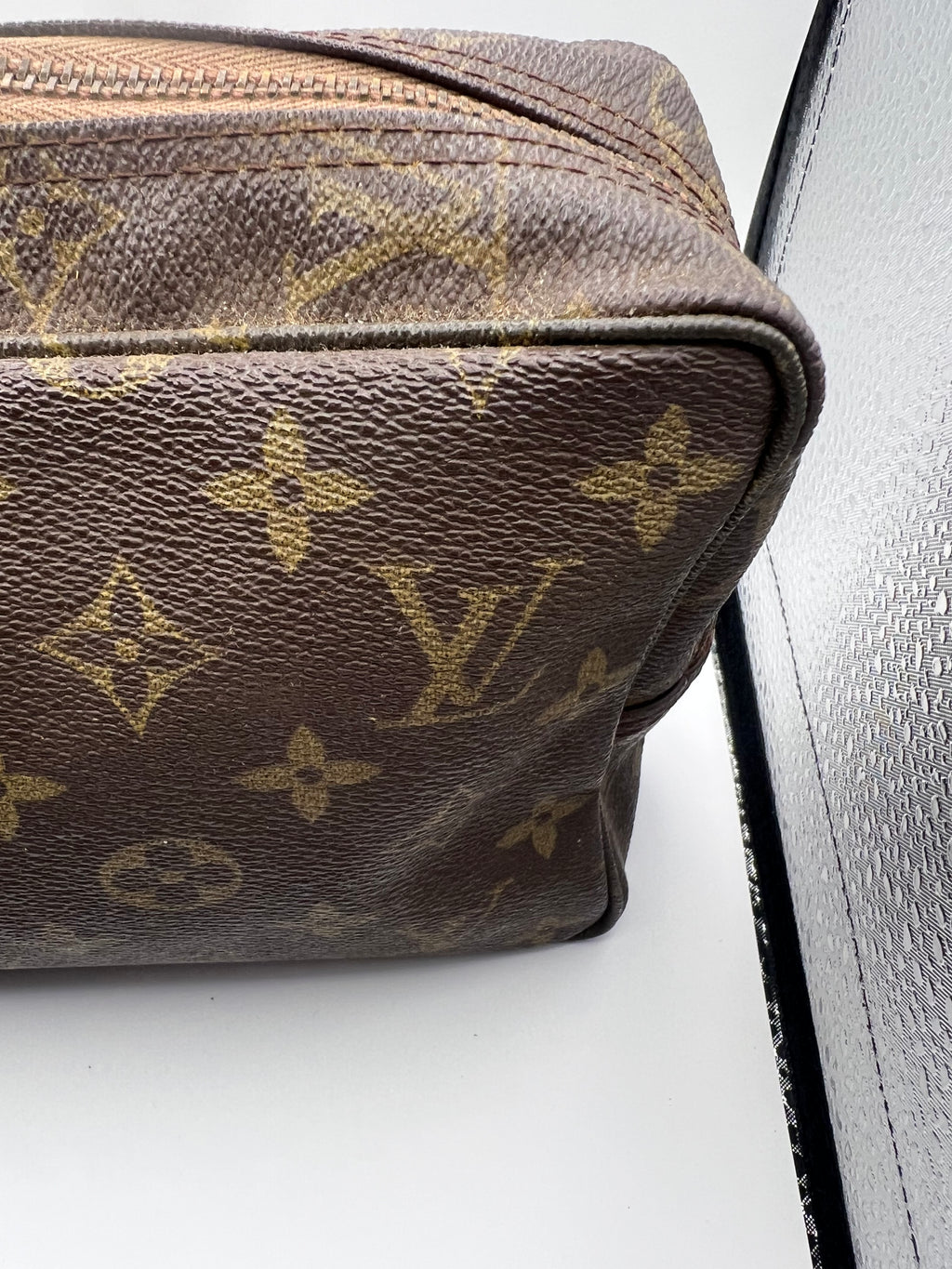 Louis Vuitton Trousse 23