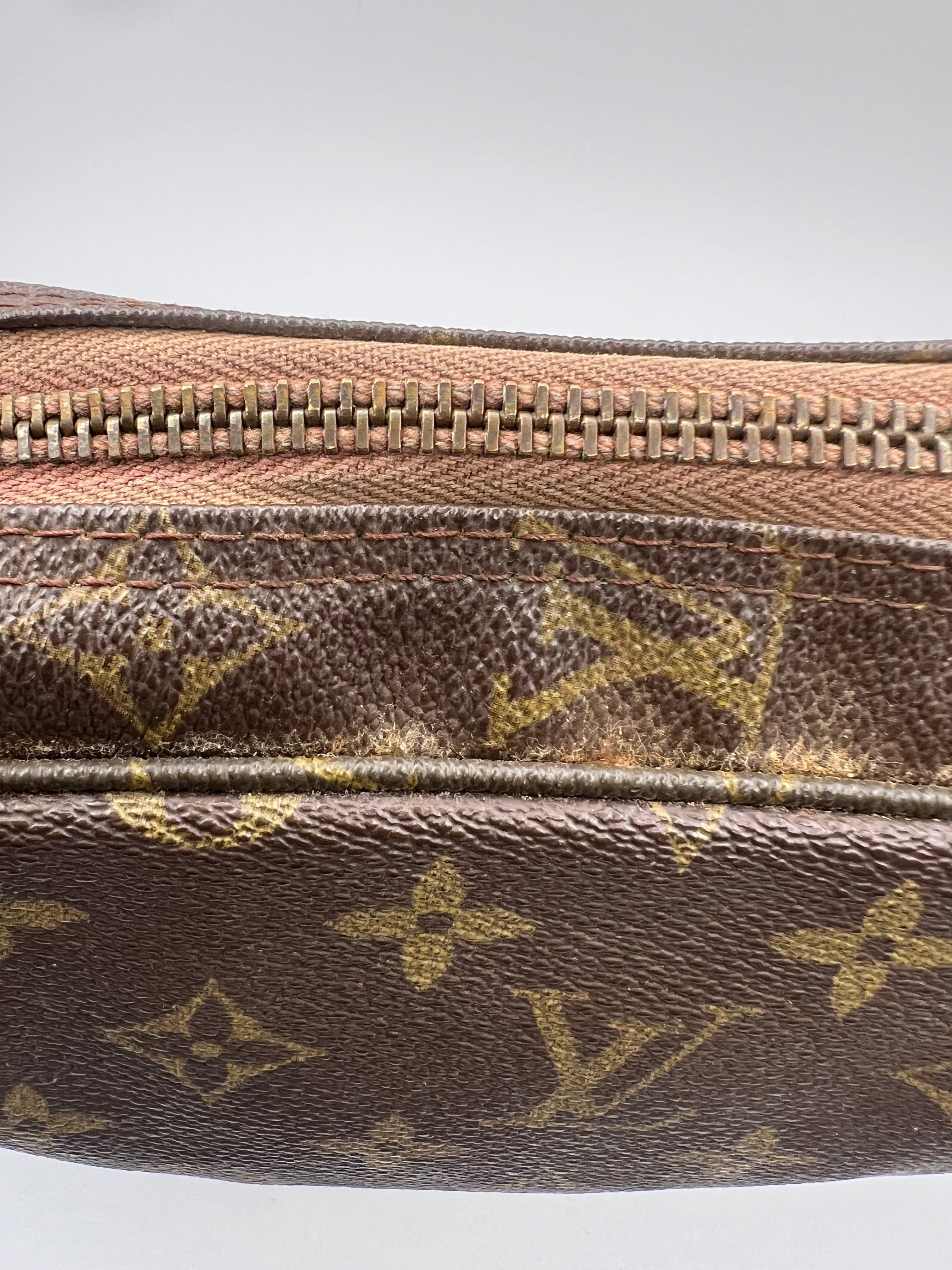 Louis Vuitton Trousse 23