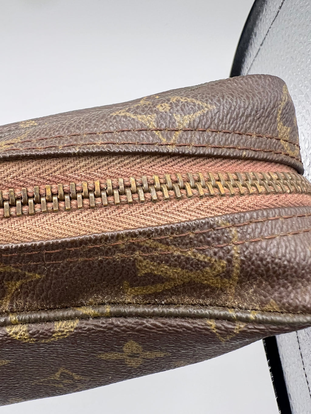 Louis Vuitton Trousse 23