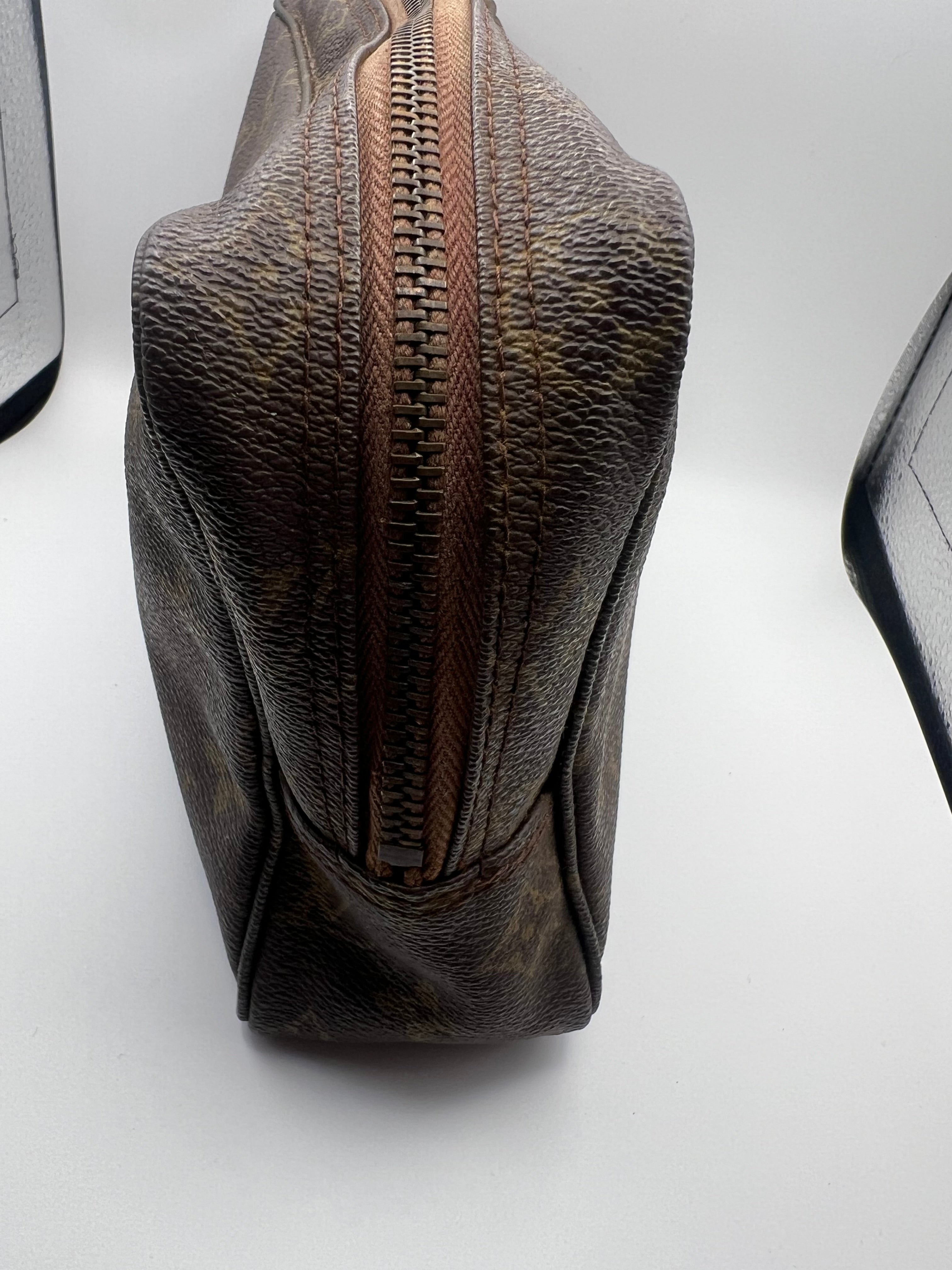 Louis Vuitton Trousse 23