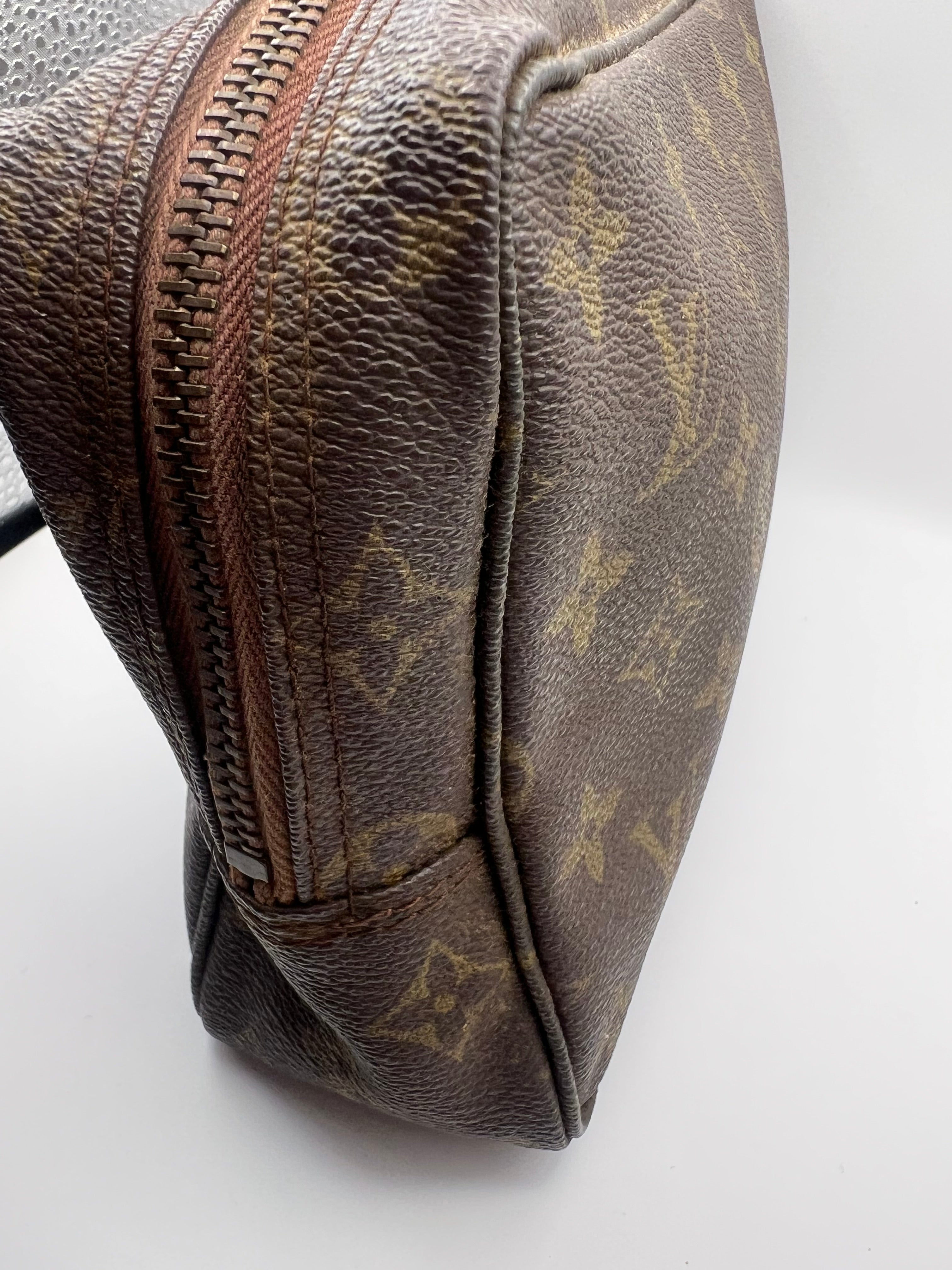 Louis Vuitton Trousse 23