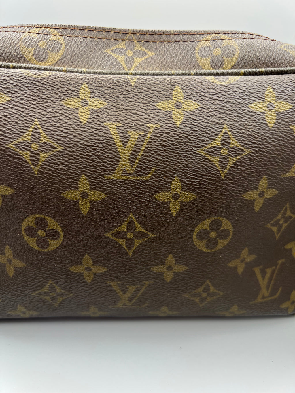 Louis Vuitton Trousse 23