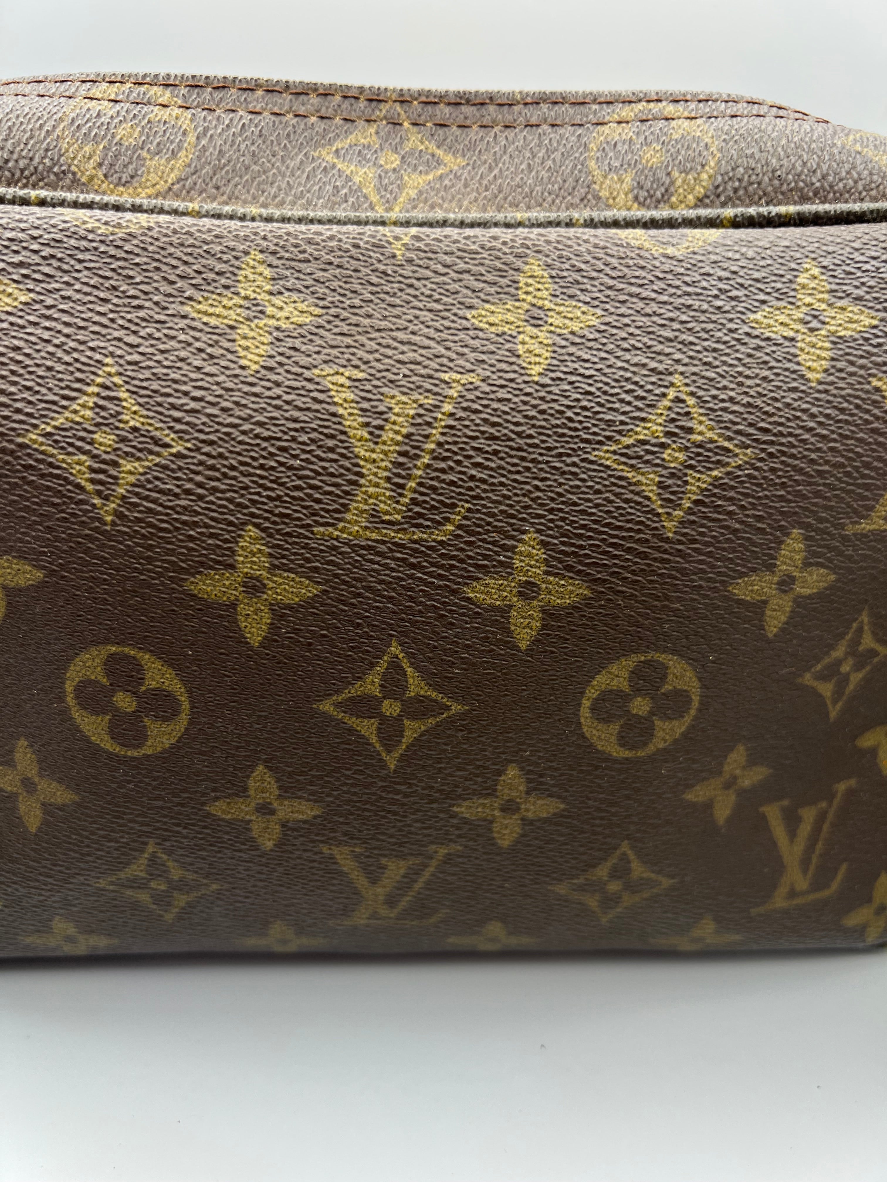 Louis Vuitton Trousse 23