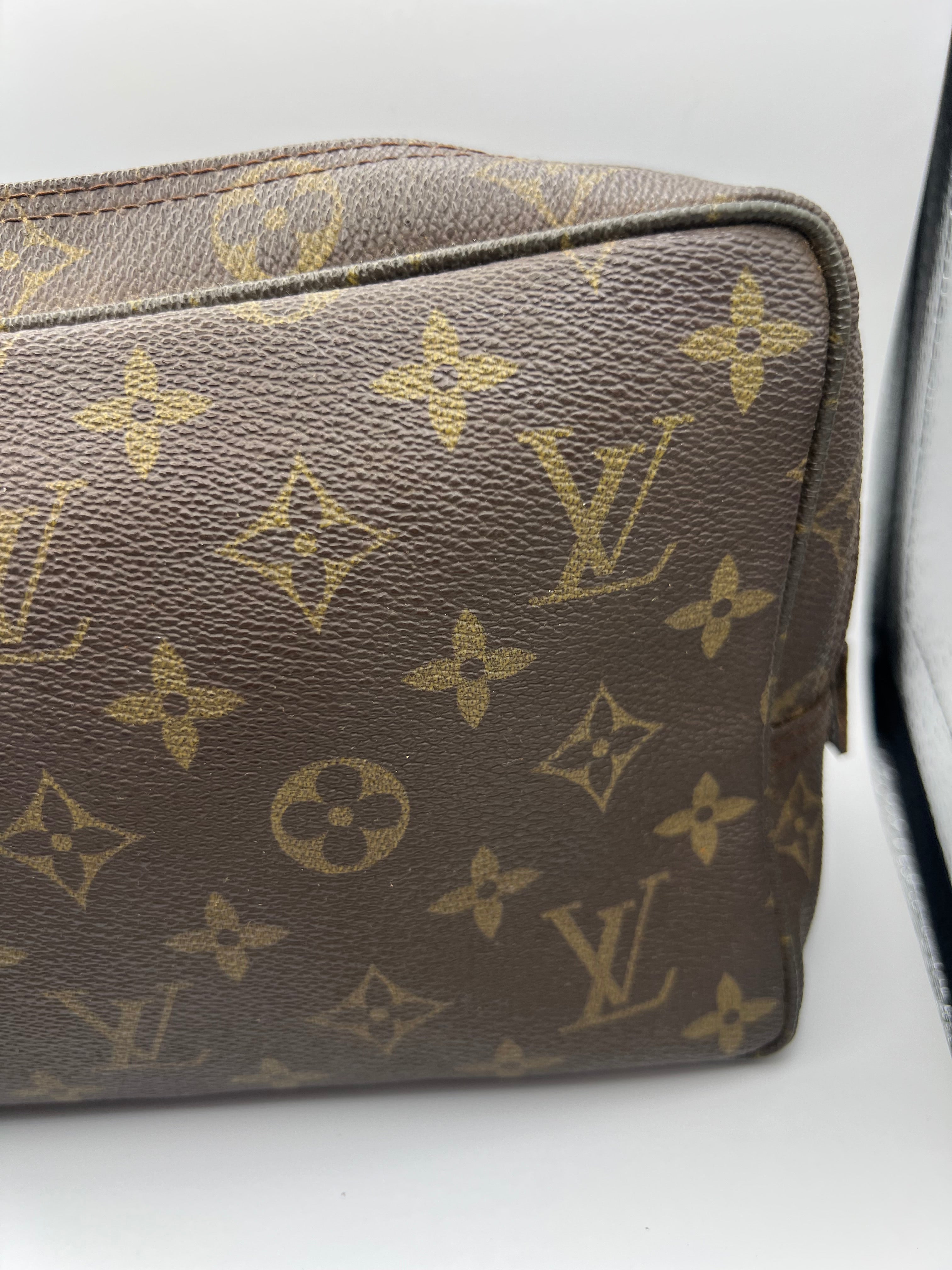 Louis Vuitton Trousse 23