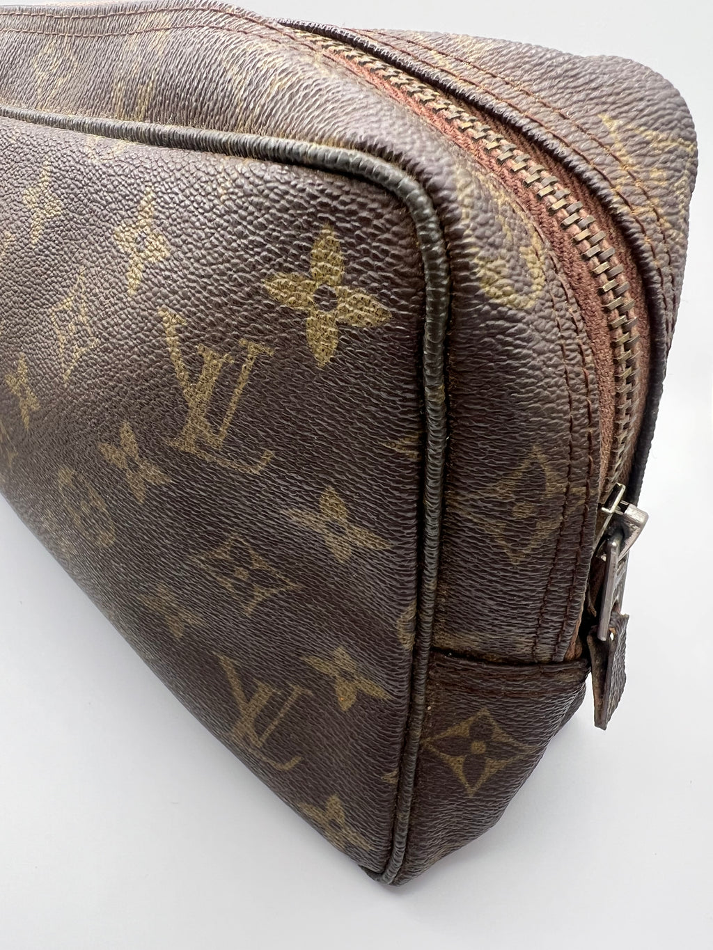Louis Vuitton Trousse 23