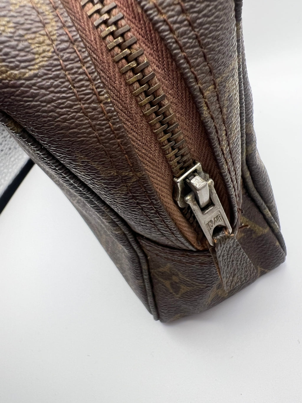 Louis Vuitton Trousse 23