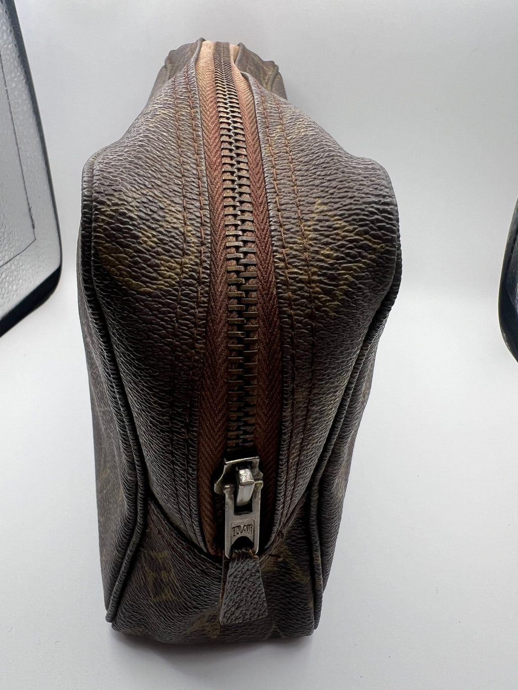 Louis Vuitton Trousse 23