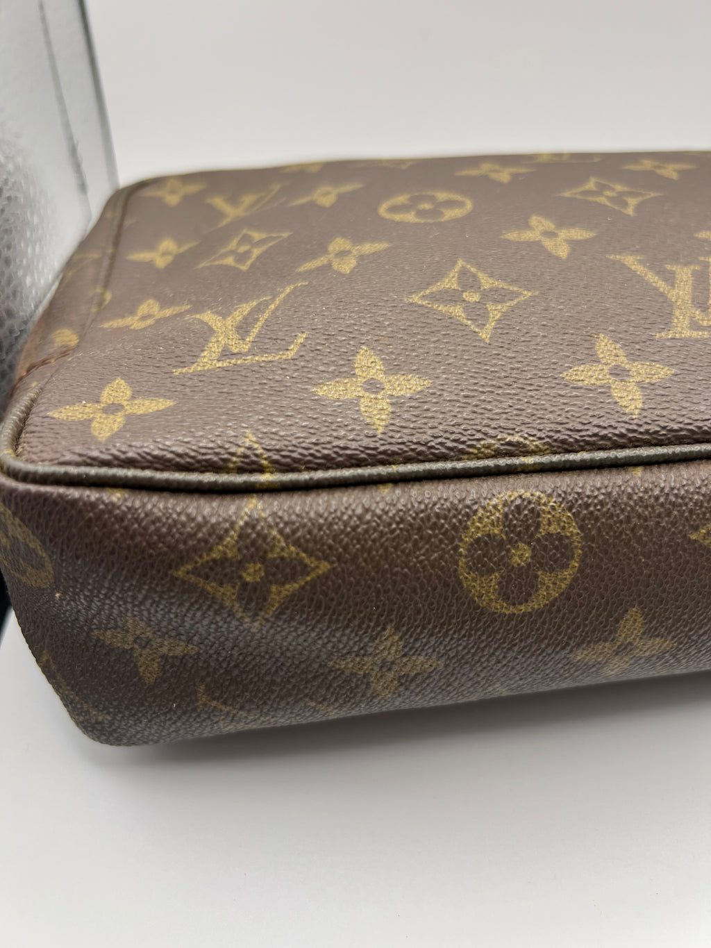 Louis Vuitton Trousse 23
