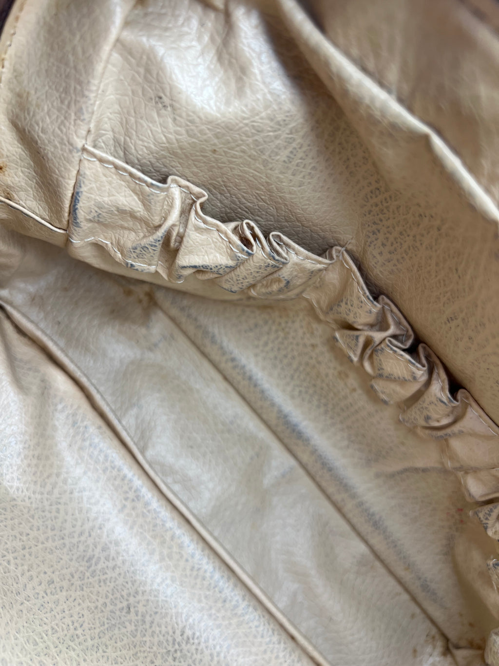 Louis Vuitton Trousse 23