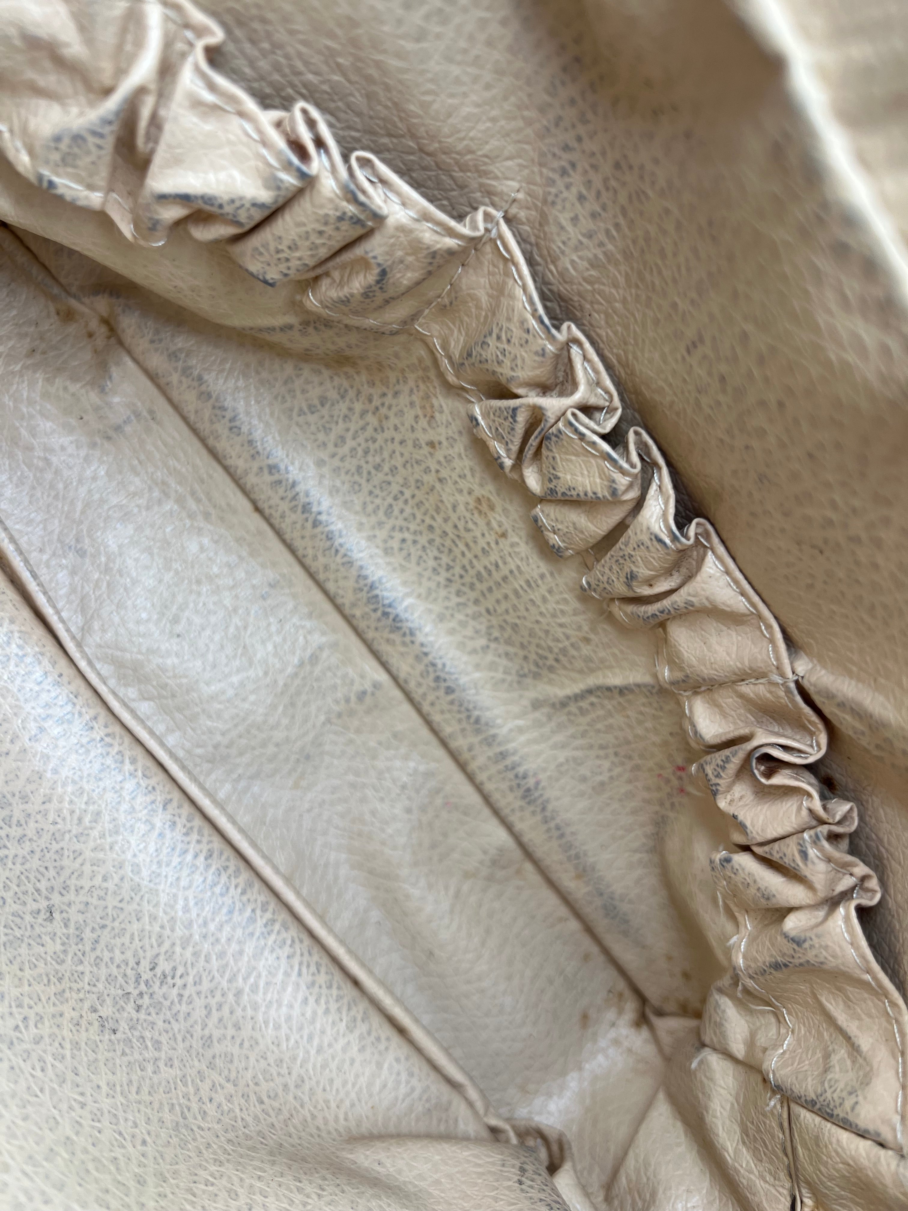 Louis Vuitton Trousse 23