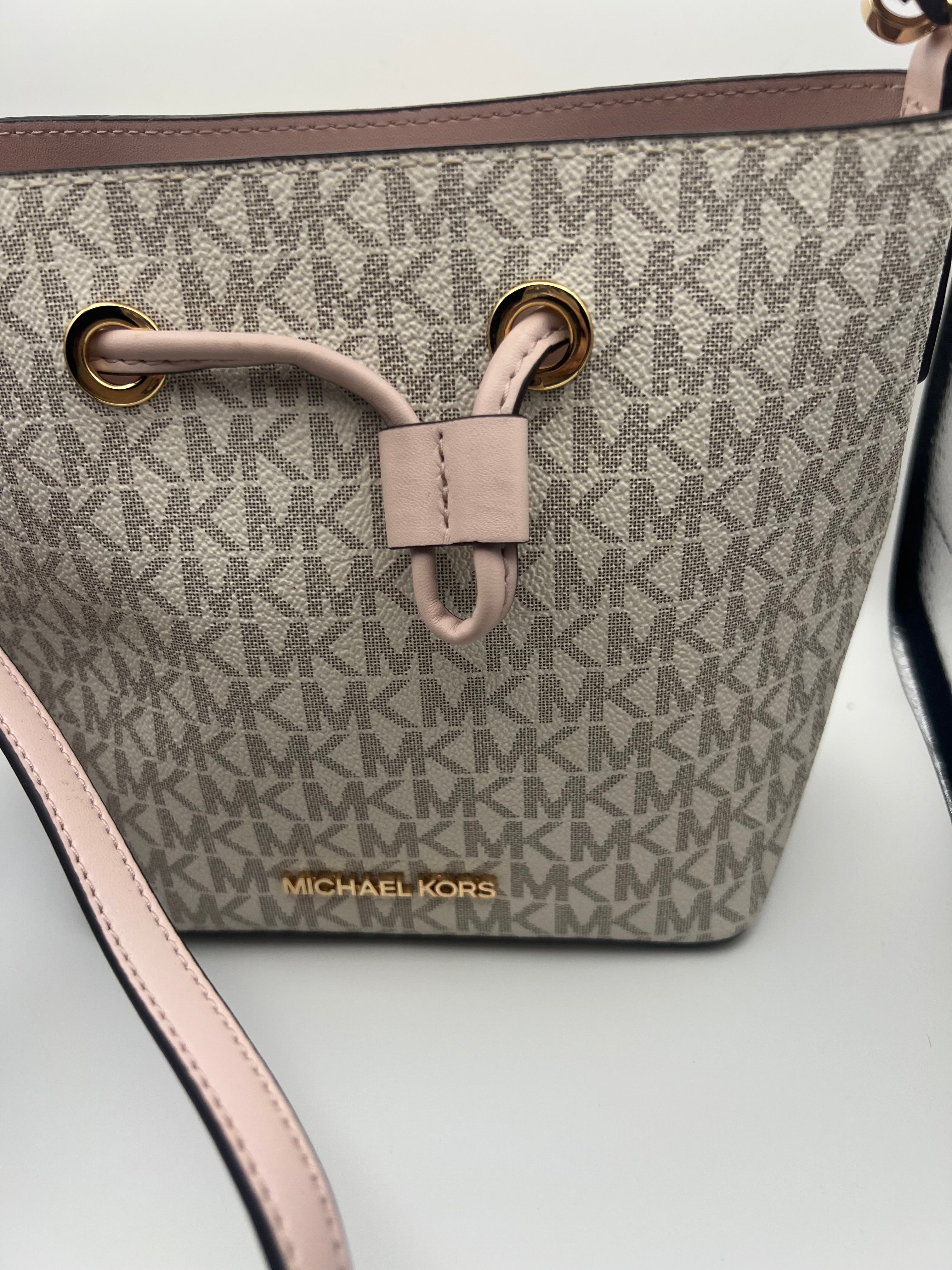 Micheal Kors bucket crossbody