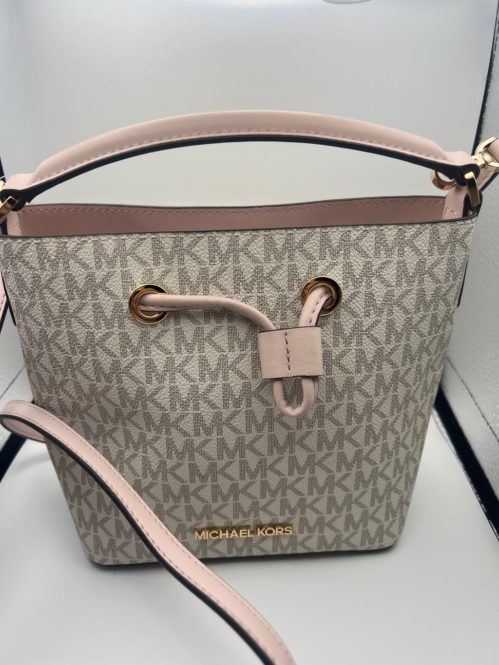 Micheal Kors bucket crossbody