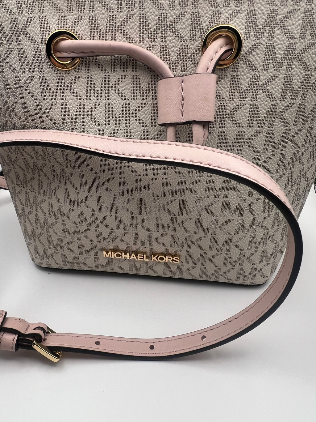 Micheal Kors bucket crossbody