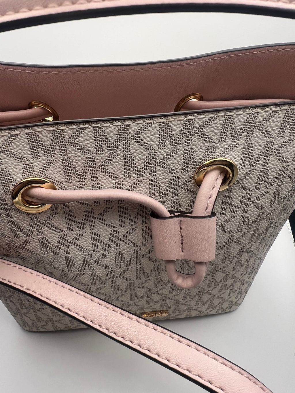 Micheal Kors bucket crossbody