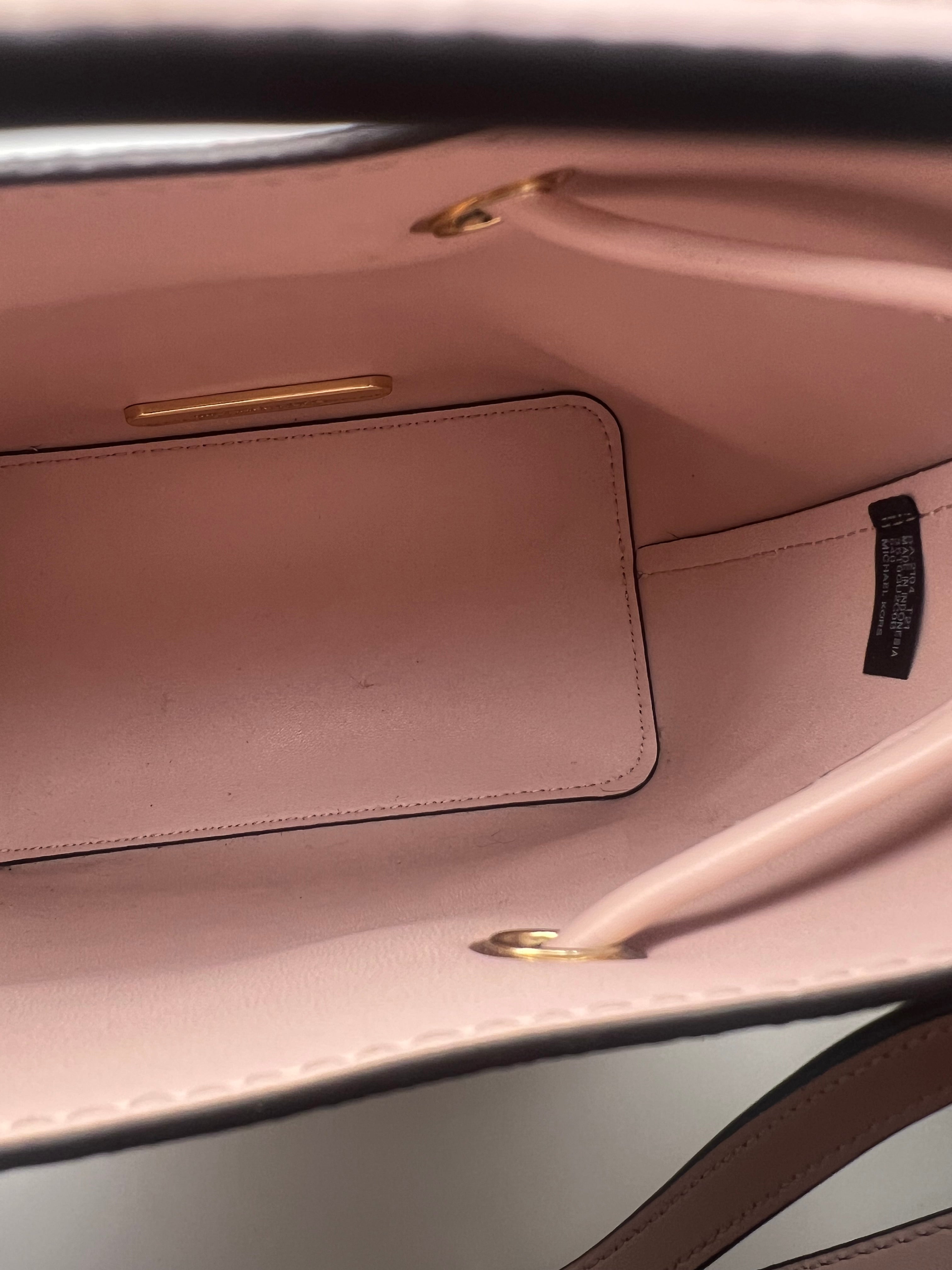 Micheal Kors bucket crossbody