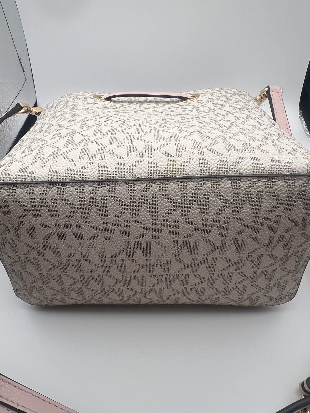 Micheal Kors bucket crossbody