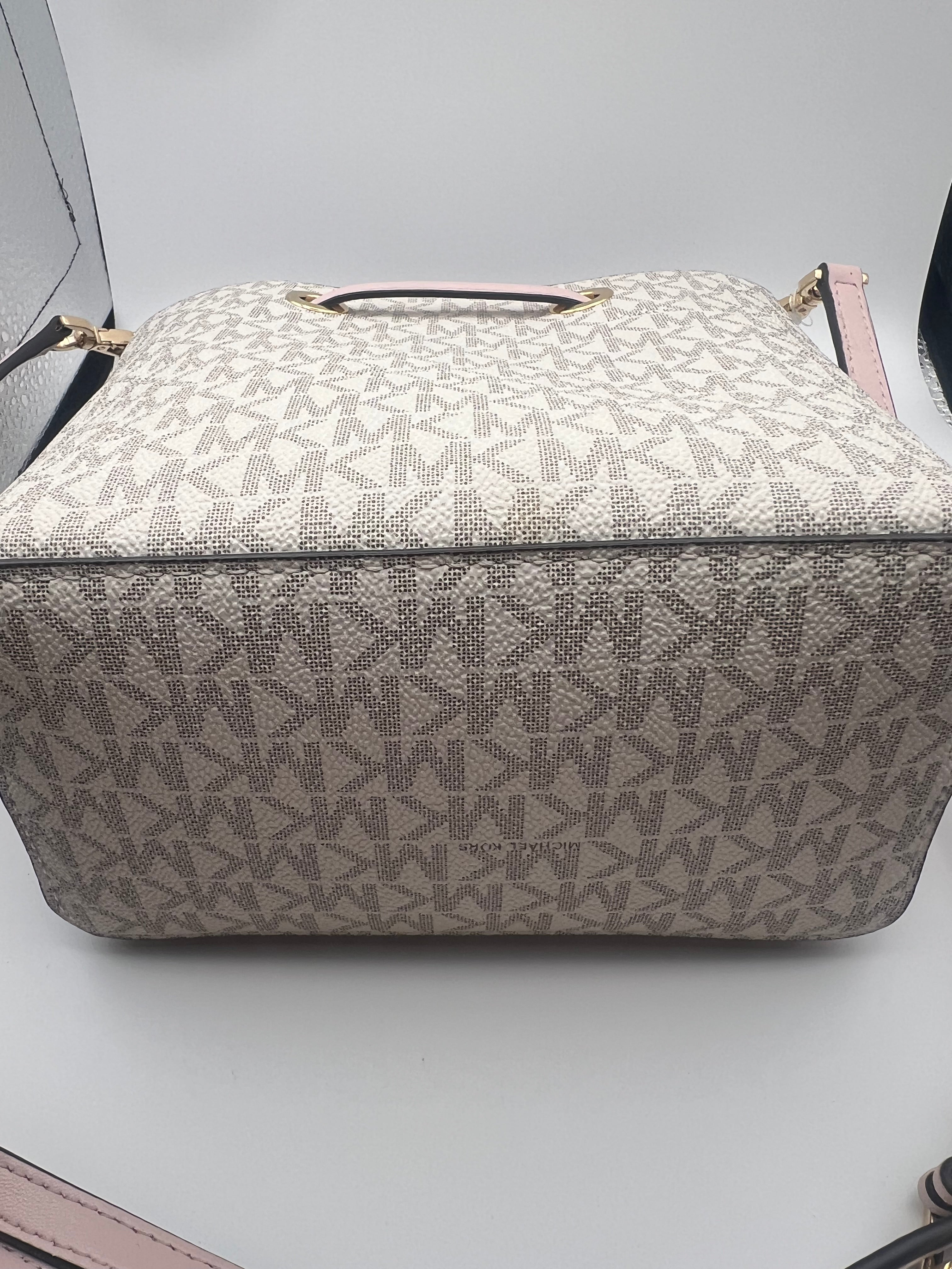 Micheal Kors bucket crossbody