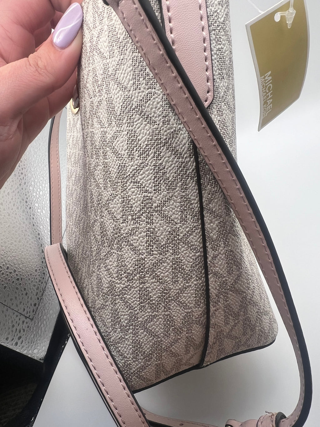 Micheal Kors bucket crossbody